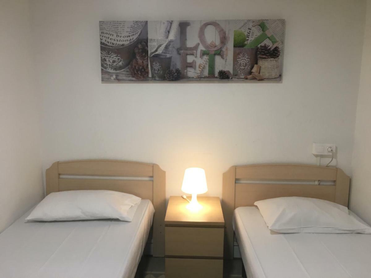 Sleeping Inn Barcellona Esterno foto